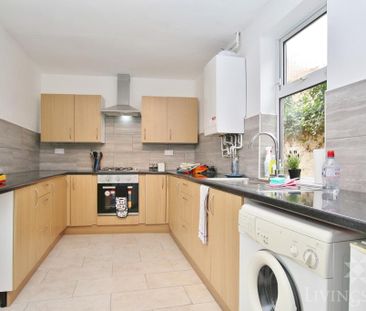 4 bedroom terraced house to rent - Photo 1