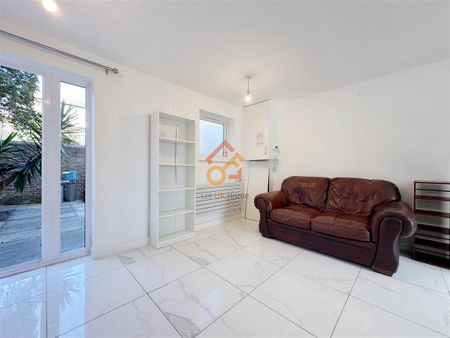 4 bedroom house to rent - Photo 2