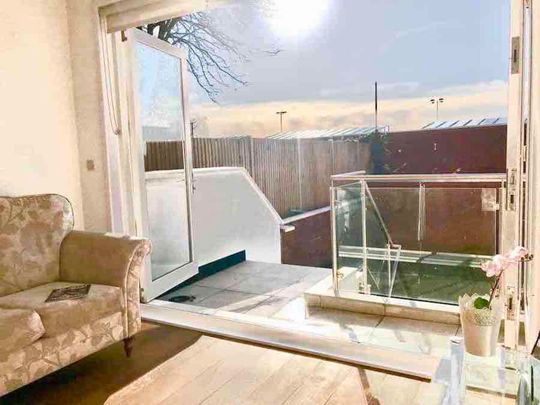 A purpose built 6 bedroom shared home Room 5 - Photo 1