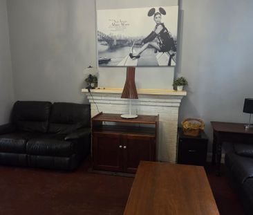 Caulfield South - Photo 1