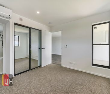 3 BEDROOM APARTMENT WITH 2 CAR SPACES & LIFT ACCESS ! - Photo 4
