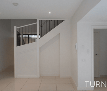 Spacious & Modern Low Maintenance Townhouse. - Photo 6