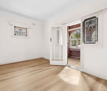 Charming Home Modern Comfort & Sunlit Spaces - Photo 6