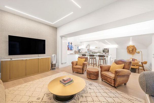 3 bedroom flat to rent - Photo 1