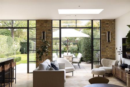 4 bedroom semi-detached house to rent - Photo 4