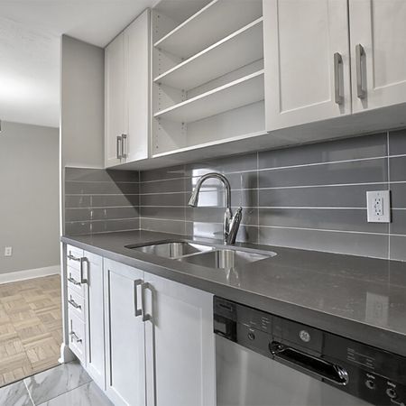 Lu Ray Apartments - Photo 3