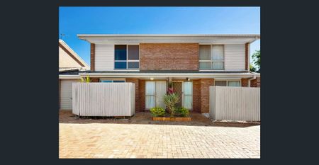 Space, Comfort & Convenience – Discover This Loganlea Gem! - Photo 4