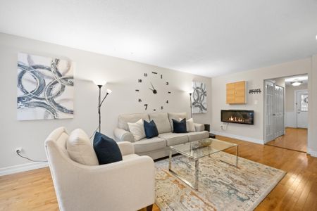 For Lease - 5287 BANTING Court, Burlington, Ontario - Photo 2