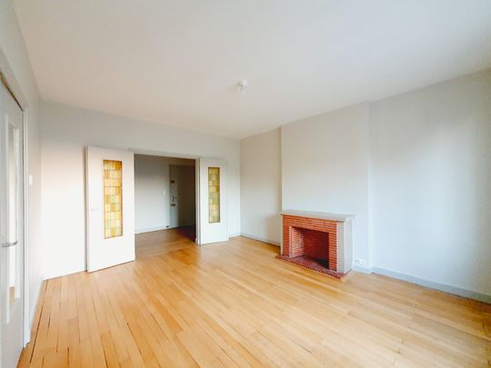 T3 de 87 m² – grand séjour avec parquet et balcon - Photo 1