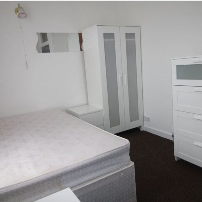 5 Bed Student Accommodation - Photo 1