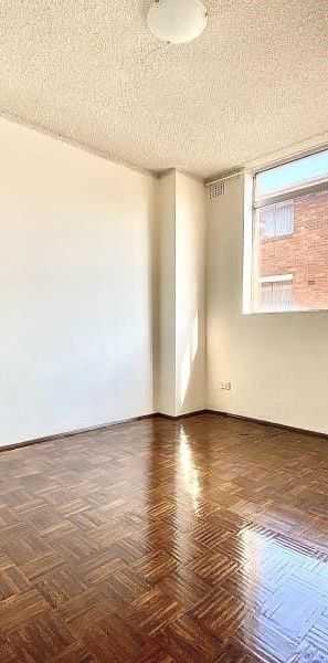Two Bedroom Apartment in Prime Location - Photo 1