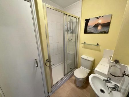 Penthouse to rent on - Photo 2