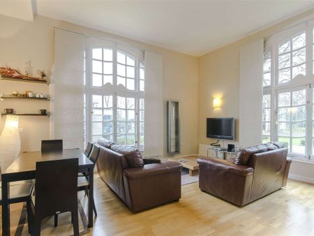 This stunning three bedroom apartment is located on the first floor of this prestigious development. - Photo 5