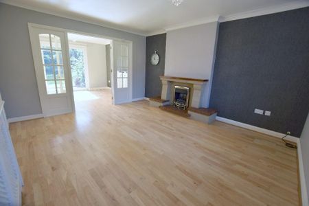 4 bedroom detached house to rent - Photo 2