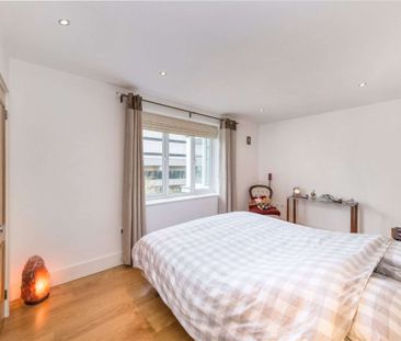 Two bedroom apartment with balcony and river views in Kew Riverside - Photo 3