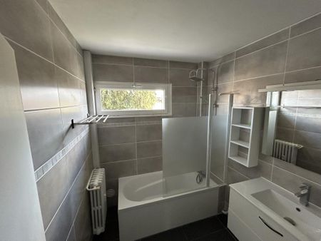 Location Appartement 4 pièces 77m² RUMILLY 74150 - Photo 3