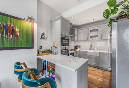 1 bedroom in a flat share to rent - Photo 4