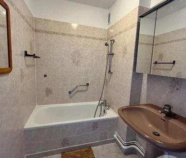 Location Appartement 2 pièces 66m² LE GOLFE JUAN 06220 - Photo 2