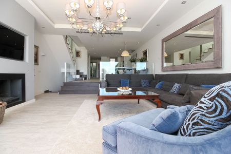 Townhouse in Sierra Blanca - Photo 2
