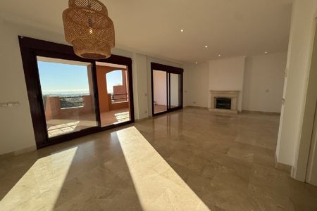 4 Bedroom Townhouse For Rent in Benahavís, Málaga - Photo 5