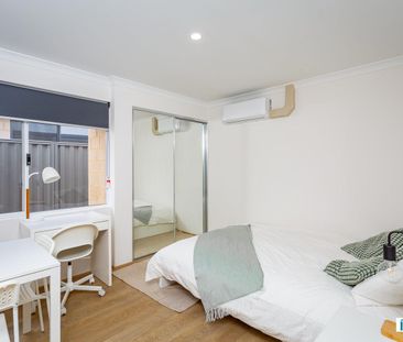 Modern Ensuite Room with Kitchenette in shared Upper Swan house – F... - Photo 6