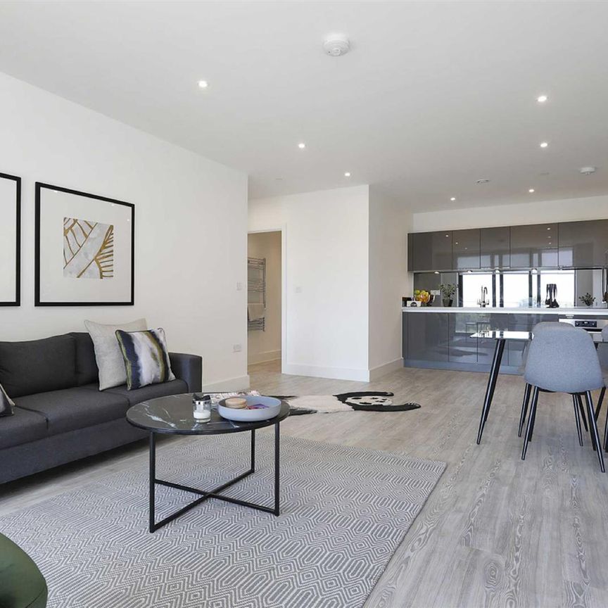 Sandown House High Street, Staines-Upon-Thames, TW18 - Photo 1