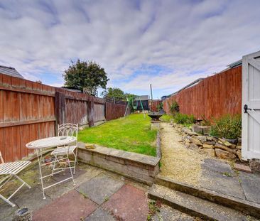 2 bedroom end of terrace house to rent - Photo 2