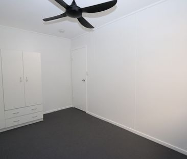 Refreshed unit within minutes to the Broadwater! - Photo 3