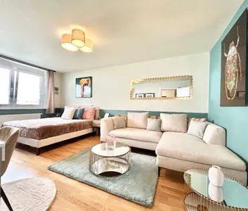 Central, Modern, Furnished, 3-Room WOW Home By Stadtpark - Private Garage w/ EV Charger - Photo 3