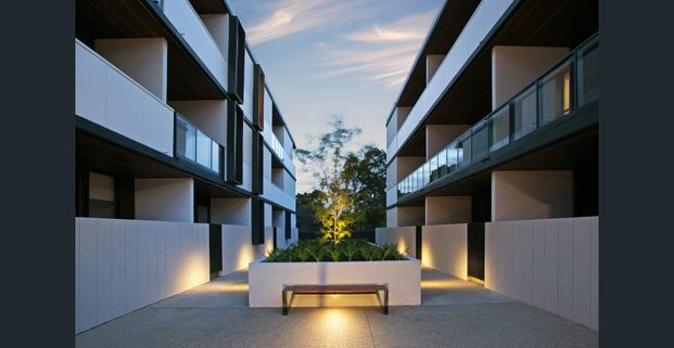 Contemporary 2 Bedroom 2 Bathroom Apartment within walking distance to Monash university and close to Monash hospital. - Photo 1