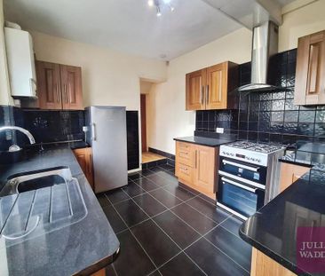 3 bedroom end of terrace house to rent - Photo 6