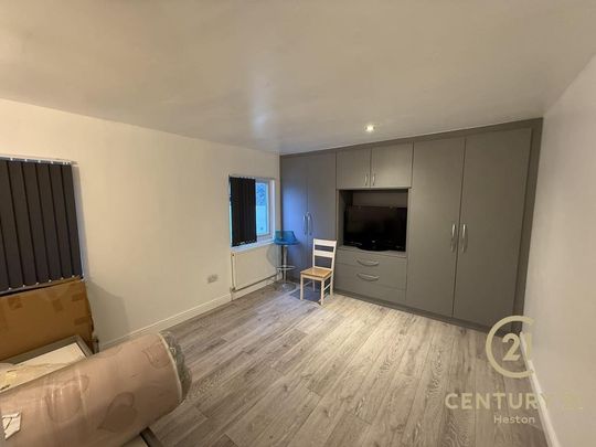 Studio to rent - Photo 1