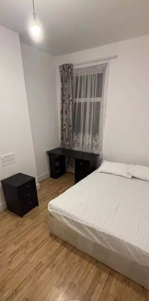 Room in a Shared House, Millais Road, E11 - Photo 1
