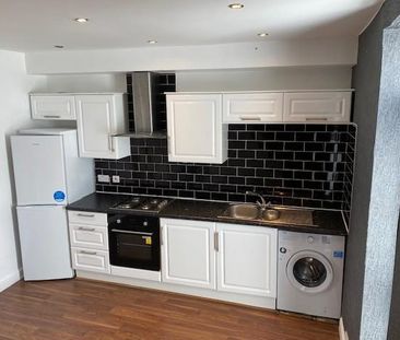 2 bedroom end of terrace house to rent - Photo 4