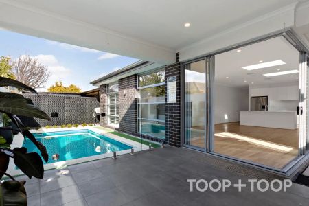 “ENTERTAINING IN PAYNEHAM” - Photo 2