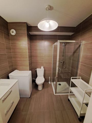 Appartement Villeneuve Les Avignon 1 pièce(s) 22.30 m2 - Place de parking, - Photo 2