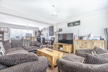 4 bedroom detached house to rent - Photo 5