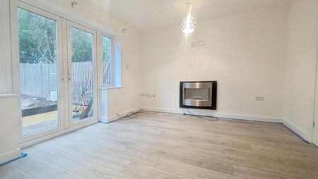 2 bedroom semi-detached house to rent - Photo 5