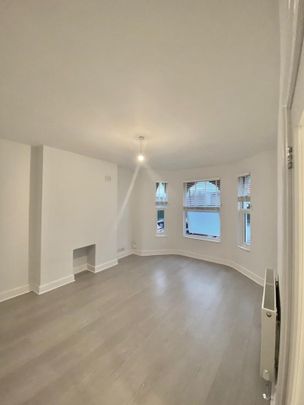 2 Bed Flat, Leamington Park, W3 - Photo 1