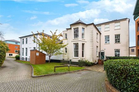 A first floor apartment to rent in a characterful building within a mile from the heart of Reading town centre. - Photo 5