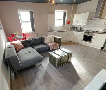 8 bedroom terraced house to rent - Photo 1