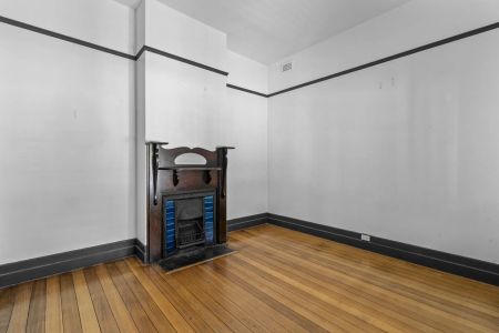 Stylish Three-Bedroom Home in Prime Richmond Location! - Photo 4