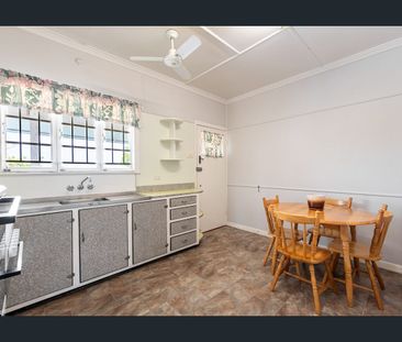 Spacious Stafford Home with Pool Table & Household Furnishings Incl... - Photo 6