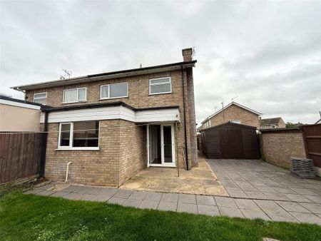 3 bedroom semi-detached house to rent - Photo 5
