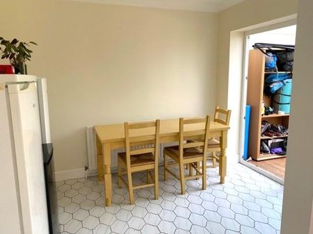 Almond Close, Guildford, GU1 - Photo 2