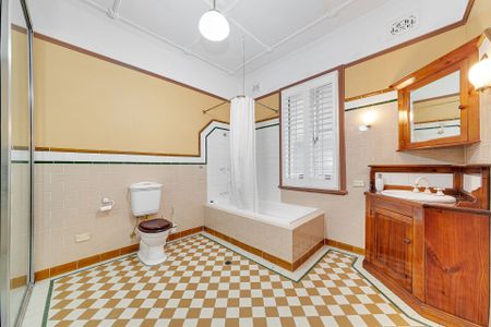 Spacious Family Home with Water Views - Photo 4