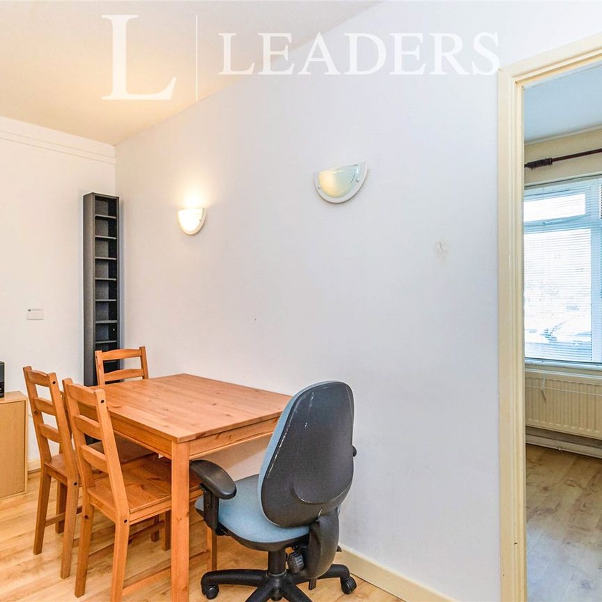 3 bedroom apartment to rent Kingsnympton Park, Kingston upon Thames, KT2 - Photo 1