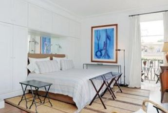 Attic-Spagna: 250mq. Duplex Penthouse located in 15th century Historical Building. Large double living room with fireplace, study, 3 bedrooms, 3 baths, spectauclar entertaining room with 360° views of antique Rome, rooftops and Cupoa’s. Ref #120