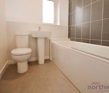 3 bedroom semi-detached house to rent - Photo 5