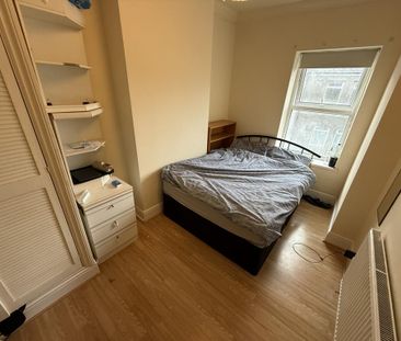 7 bedroom end of terrace house to rent - Photo 2